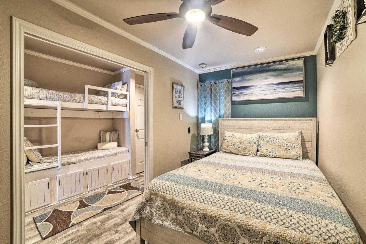 Updated Front Beach Condo With Resort Amenities! Корпус-Кристи Экстерьер фото